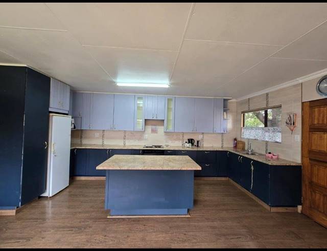 3 BEDROOM FREEHOLD FOR SALE IN BRACKENDOWNS